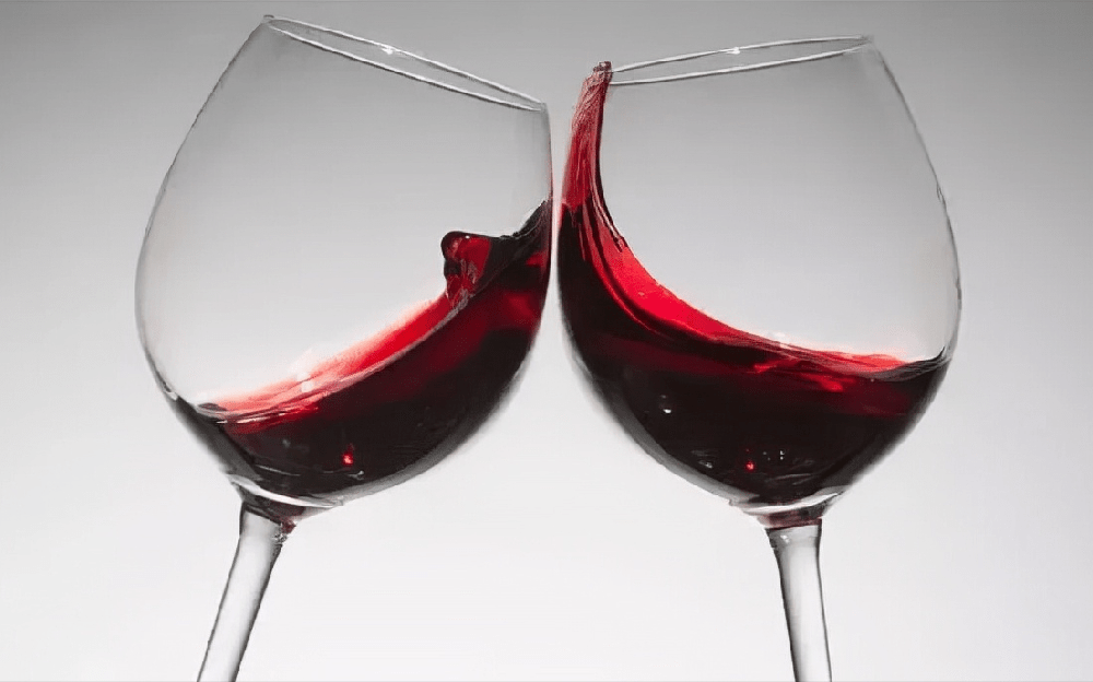 葡萄酒應(yīng)該怎樣搭配酒杯？